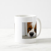 Unbekümmerter Königcharles Spaniel Kaffeetasse (VorderseiteRechts)