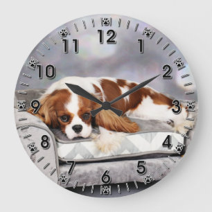 Unbekümmerter Königcharles Spaniel - Remington Große Wanduhr