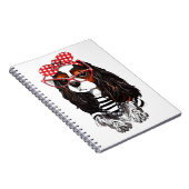 Unbekümmerter Königcharles Spaniel von Paris mit Notizblock (Rechte Seite)