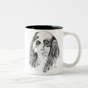 Unbekümmerter Königcharles Spaniel Zweifarbige Tasse