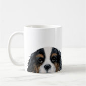 Unbekümmertes Königcharles Spanieltri gefärbt Kaffeetasse (Links)
