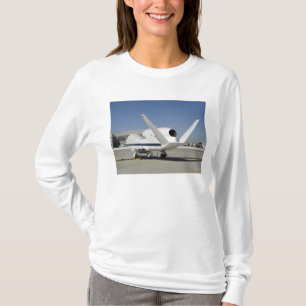 Unbemannte Flugzeuge des globalen Falken T-Shirt