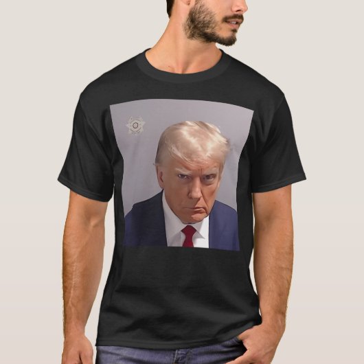 Unbesiegbarer Trump 2024 T-Shirt (Vorderseite)