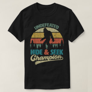 Unbesiegter Bigfoot-Versteckspiel-Champion T-Shirt