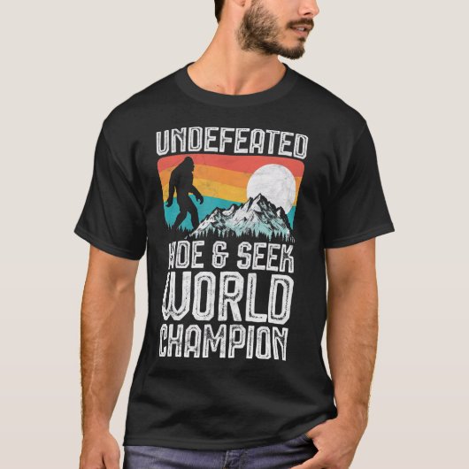 Unbesiegter Hide and Seek World Champion Bigfoot T-Shirt (Vorderseite)
