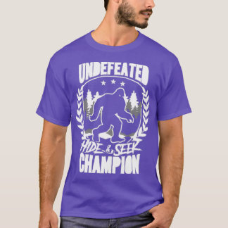 Unbesiegtes Verstecken und suchen Champion Bigfoot T-Shirt