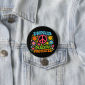 Unbezahlter friedlicher Protestierender Retro-Frie Button (Beispiel)