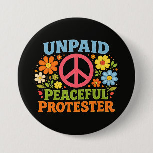 Unbezahlter friedlicher Protestierender Retro-Frie Button