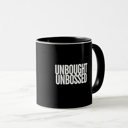 Unbought Unbossed Bold Chisholm Graphic Tee Tasse (VorderseiteRechts)