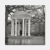 UNC Old Well Magnet (Vorne)