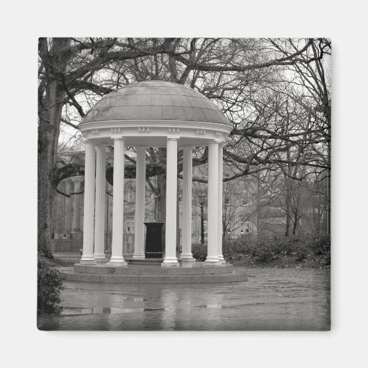 UNC Old Well Magnet (Vorne)