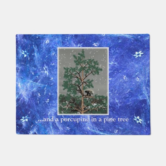 Und eine Porcupine in einem Kiefernbaum Fußmatte (Vorderseite)
