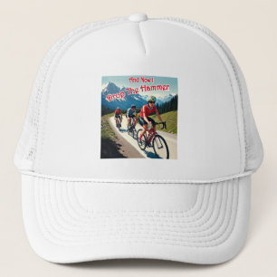 Und jetzt lasse ich die Hammerfrau mit dem Fahrrad Truckerkappe