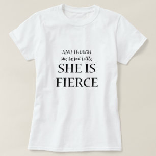 Und obwohl sie so klein ist, ist sie ein scharfer T-Shirt
