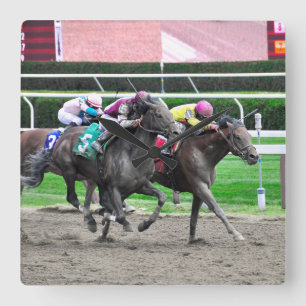 Und sie sind aus bei Saratoga Quadratische Wanduhr