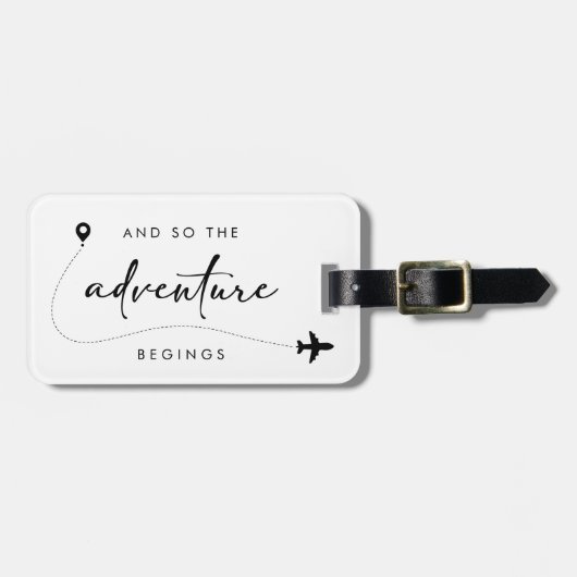 Und so beginnt das Abenteuer schwarz-weiß Gepäckanhänger (Vorderseite horizontal)