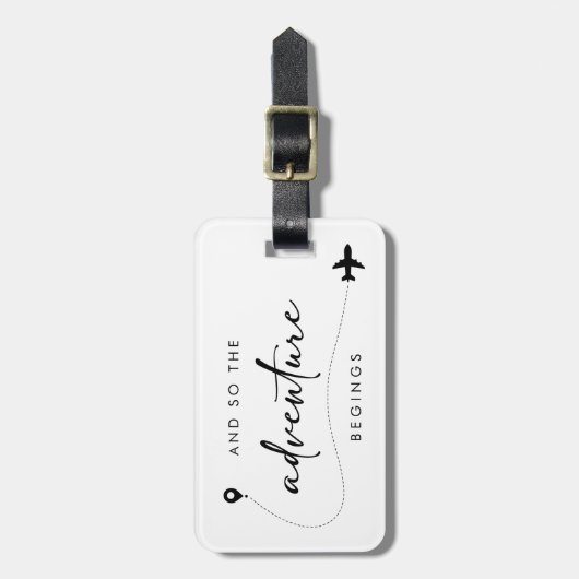 Und so beginnt das Abenteuer schwarz-weiß Gepäckanhänger (Vorderseite vertikal)