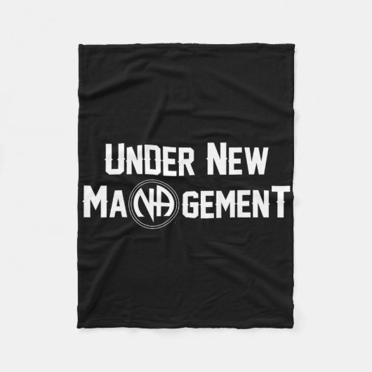 Under New Management Narcotics Anonymous Design Fleecedecke (Vorderseite)