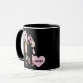 Under Umbrella: Romantic Couple Kissing in Rain Tasse (Vorderseite Links)