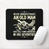 Underestimate an old man who turns wrenches  mousepad (Mit Mouse)