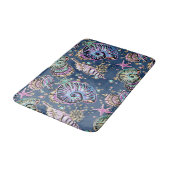 Underwater Blue Luxe | Pastel Gold Seashells Badematte (Schrägansicht)