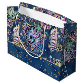 Underwater Blue Luxe | Pastel Gold Seashells Große Geschenktüte (Rückseite Schrägansicht)