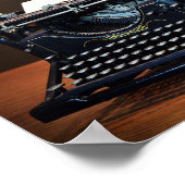 Underwood-Schreibmaschine und Whiskey Poster (Ecke)