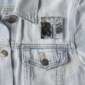 Undeutlicher Wasserfall umgeben durch einen Button (Beispiel)