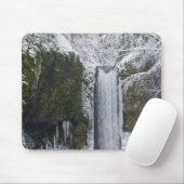 Undeutlicher Wasserfall umgeben durch einen Mousepad (Mit Mouse)