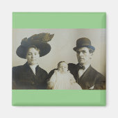 Uneasy Daddy in Bowler Family RPPC B&W Foto Image Magnet (Vorne)