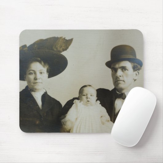 Uneasy Daddy in Bowler Family RPPC B&W Foto Image Mousepad (Mit Mouse)