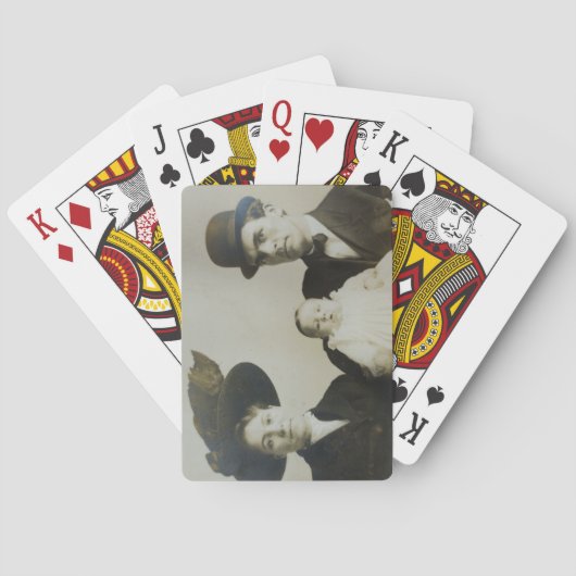 Uneasy Daddy in Bowler Family RPPC B&W Foto Image Spielkarten (Rückseite)