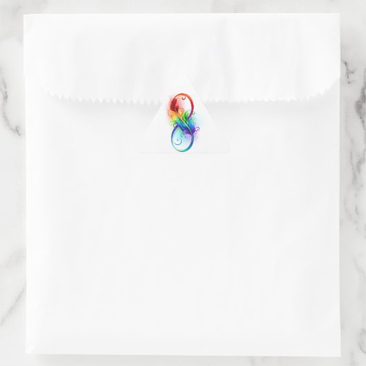 Unendliches Symbol mit Regenbogenfederhalter Dreieckiger Aufkleber (Tasche)