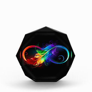 Unendliches Symbol mit Regenbogenfederhalter Fotoblock