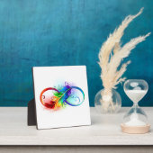 Unendliches Symbol mit Regenbogenfederhalter Fotoplatte (InSitu)