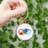 Unendliches Symbol mit Regenbogenfederhalter Schlüsselanhänger (Hand)