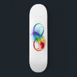 Unendliches Symbol mit Regenbogenfederhalter Skateboard<br><div class="desc">Künstlich gezeichnet Unendlichkeitssymbol mit schöner Regenbogenfeder auf weißem Hintergrund. Tattoo-Stil.</div>