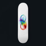 Unendliches Symbol mit Regenbogenfederhalter Skateboard<br><div class="desc">Künstlich gezeichnet Unendlichkeitssymbol mit schöner Regenbogenfeder auf weißem Hintergrund. Tattoo-Stil.</div>