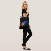Unendliches Symbol mit Regenbogenfederhalter Tasche (Am Model)