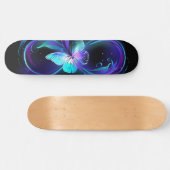 Unendlichkeit mit Zauberschmetterling glänzen Skateboard (Horizontal)