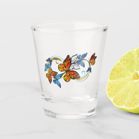 Unendlichkeit von Monarchfalter Schnapsglas (Vorderseite)