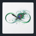 Unendlichkeitssymbol mit Peacock Feather Quadratische Wanduhr<br><div class="desc">Das Symbol der Unendlichkeit mit einer hellen,  grünen,  künstlerischen Pfauenfeder auf weißem Hintergrund. Tattoo-Stil.</div>