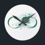 Unendlichkeitssymbol mit Peacock Feather Runde Wanduhr<br><div class="desc">Das Symbol der Unendlichkeit mit einer hellen,  grünen,  künstlerischen Pfauenfeder auf weißem Hintergrund. Tattoo-Stil.</div>