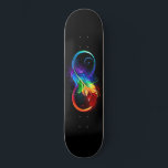 Unendlichkeitssymbol mit Regenbogen-Feder Skateboard<br><div class="desc">Künstlich gezeichnet Unendlichkeitssymbol mit schönem Regenbogenfeder auf weißem Hintergrund. Tattoo-Stil.</div>