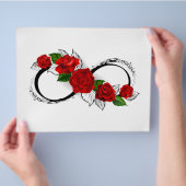 Unendlichkeitssymbol mit Rote Rosen Flyer (Hand)