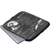 Unerkannt - Techno-Brutalist Streetwear Design Laptopschutzhülle (Vorne Knopf)