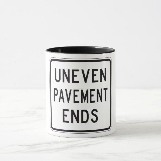 Uneven Pavement beendet Tasse (Zentrum)