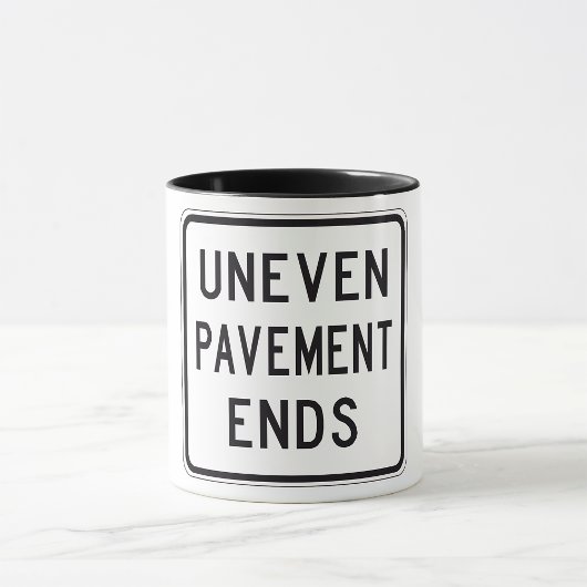 Uneven Pavement beendet Tasse