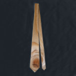 Unfertiger Kiefernholz-Tischler Krawatte<br><div class="desc">Unfertiges Kiefernholz-Foto mit einem großen Knoten.</div>