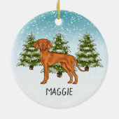 Ungarisch Vizsla Dog Snowy Winterwald und Name Keramik Ornament (Hinten)